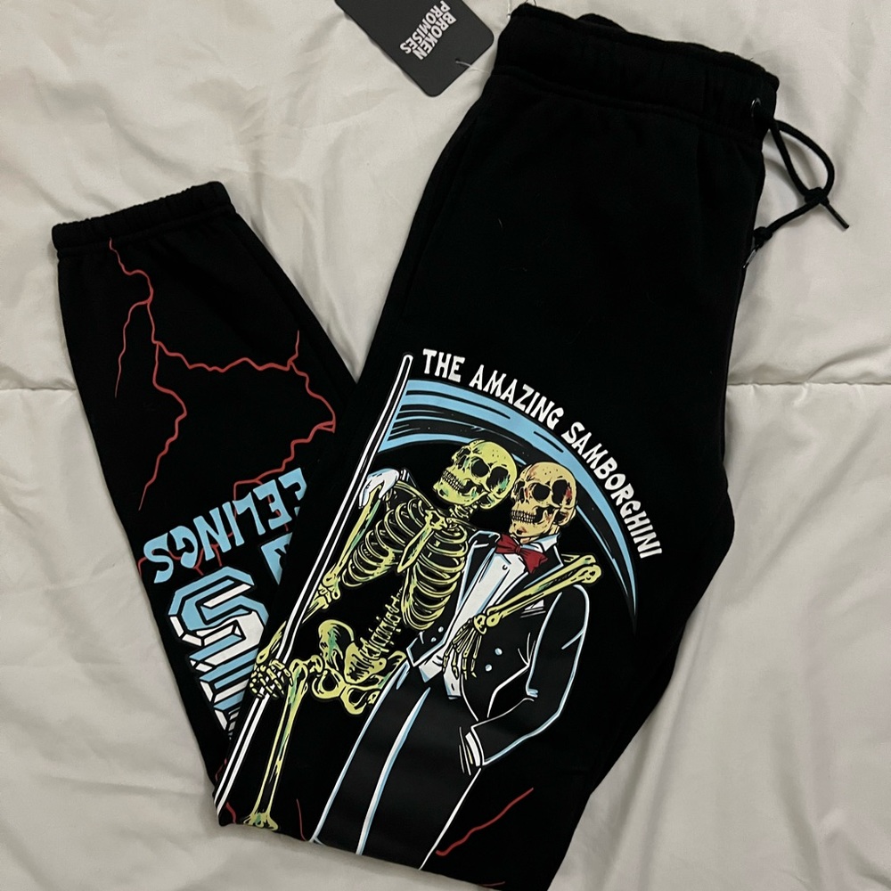 i got these for my sister but didn’t fit. they have a really cool print on them.